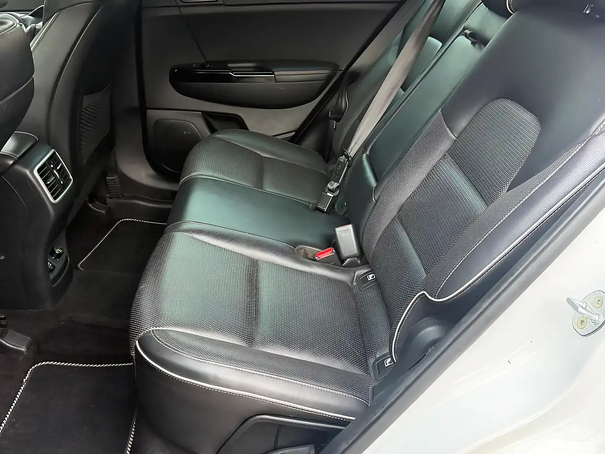 Used 2016 Kia Sportage 3 White - Interior and Exterior details 15