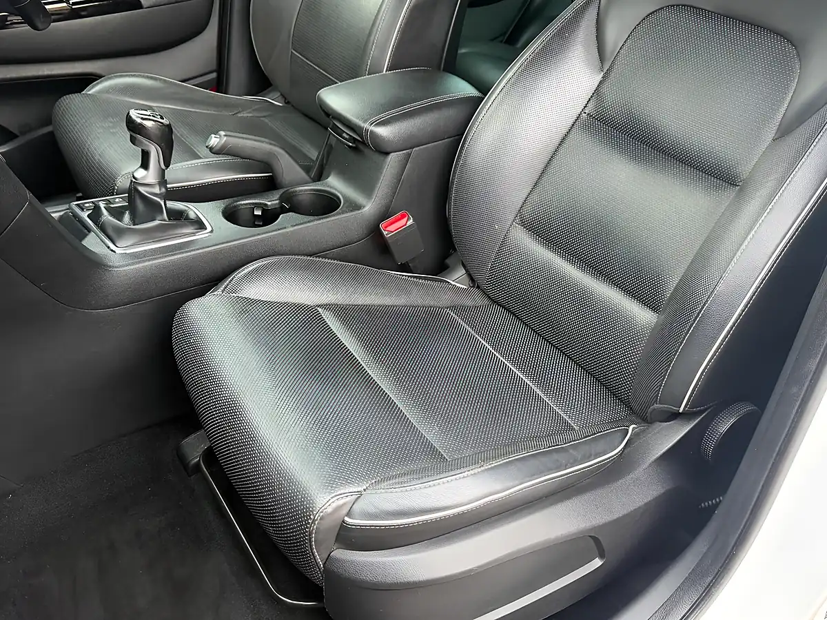 Used 2016 Kia Sportage 3 White - Interior and Exterior details 19