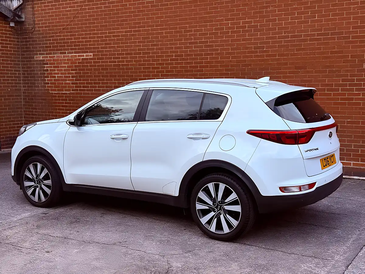 Used 2016 Kia Sportage 3 White - Interior and Exterior details 4
