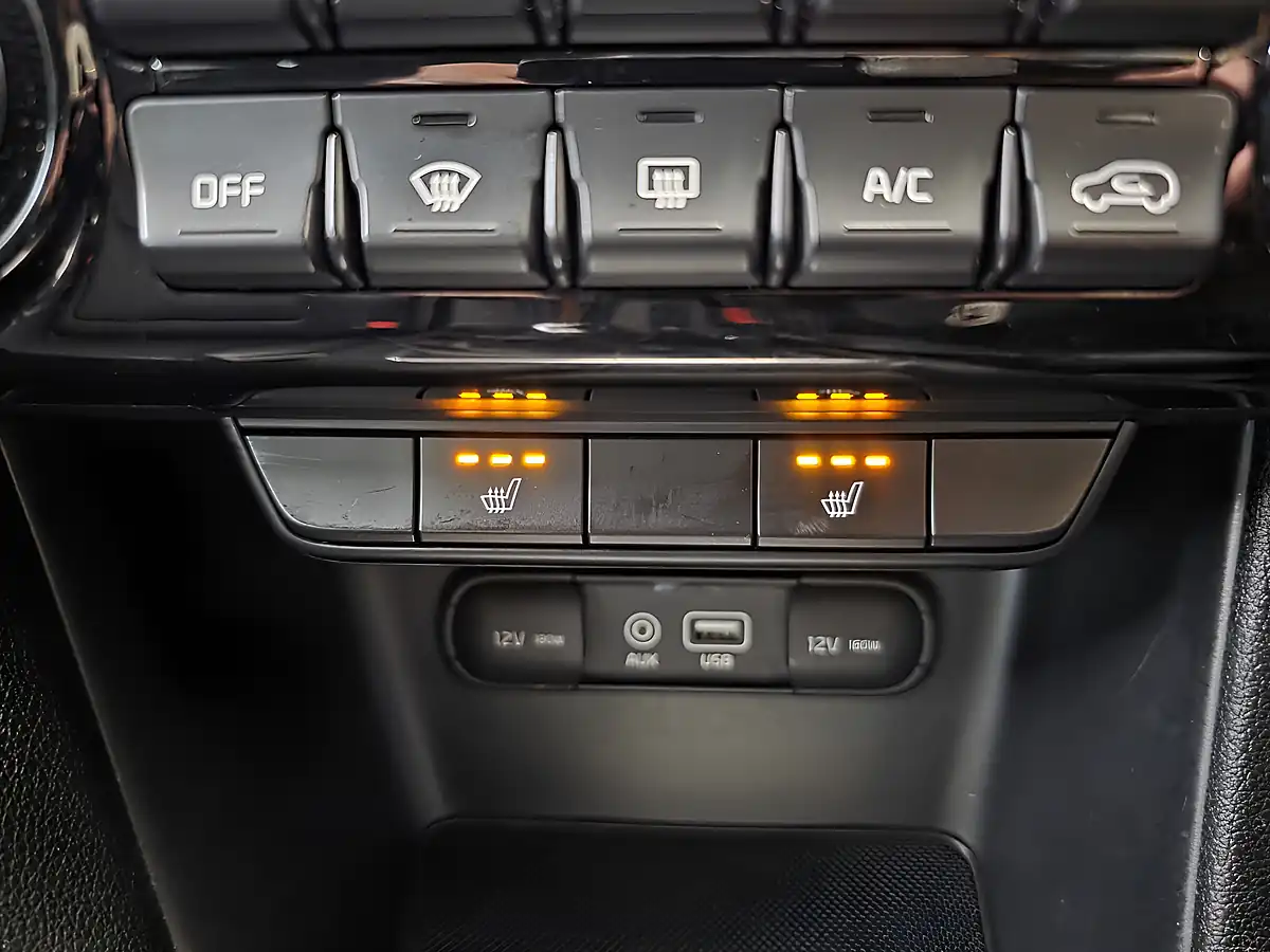 Used 2016 Kia Sportage 3 White - Interior and Exterior details 12