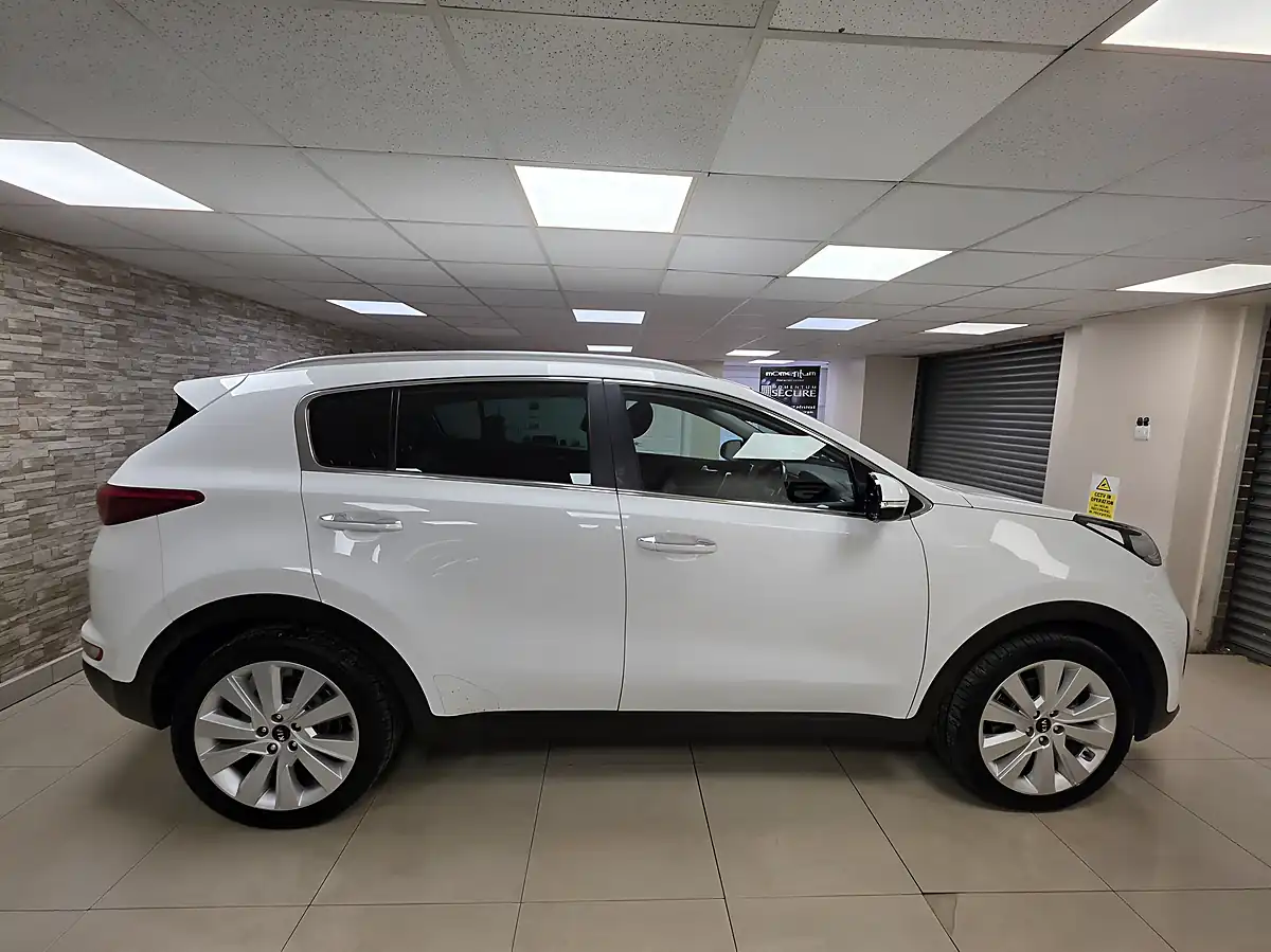 Used 2016 Kia Sportage 3 White - Interior and Exterior details 14