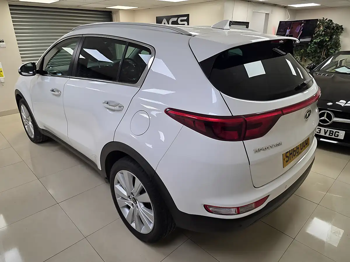Used 2016 Kia Sportage 3 White - Interior and Exterior details 4