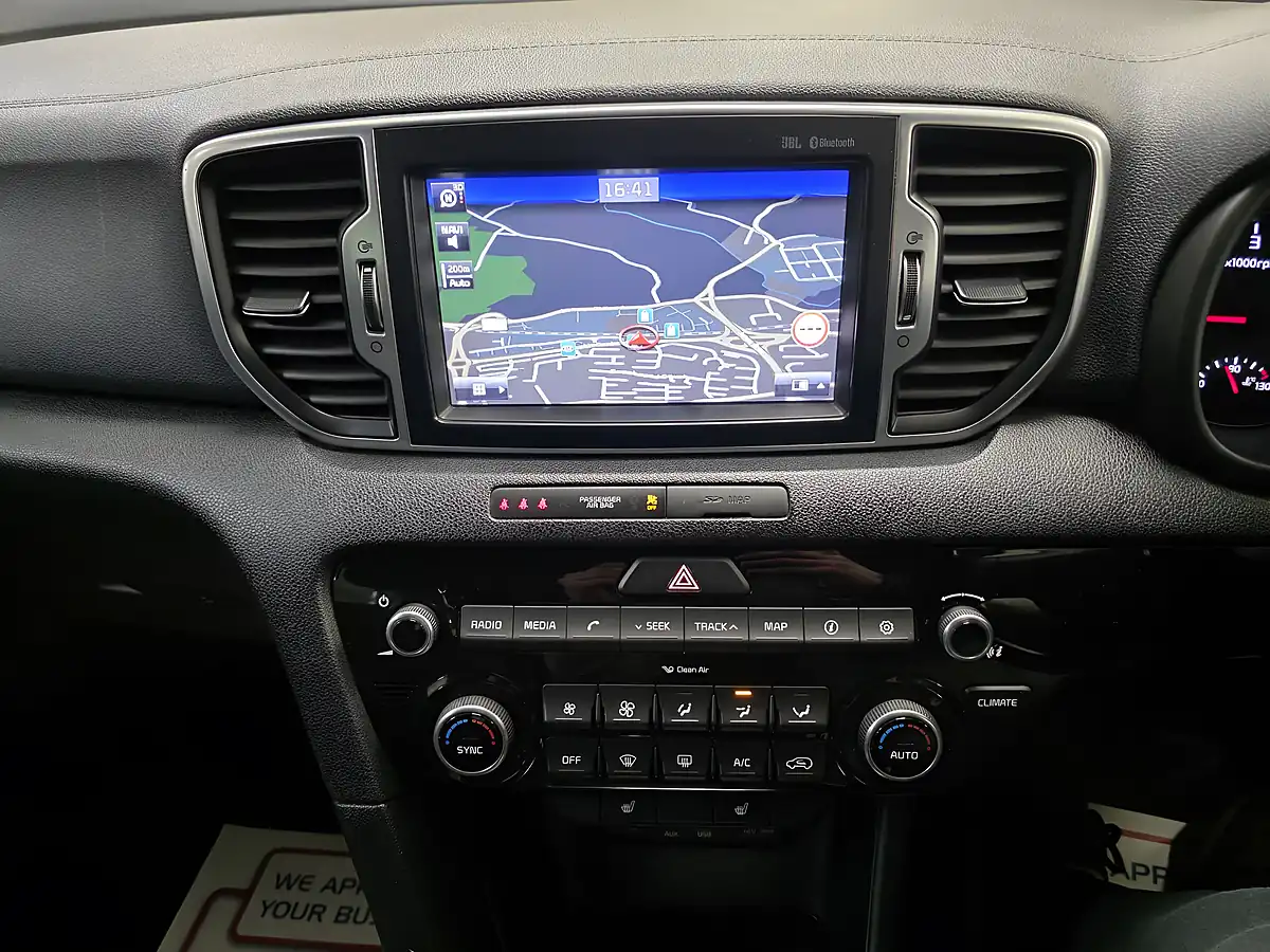 Used 2016 Kia Sportage 3 White - Interior and Exterior details 5