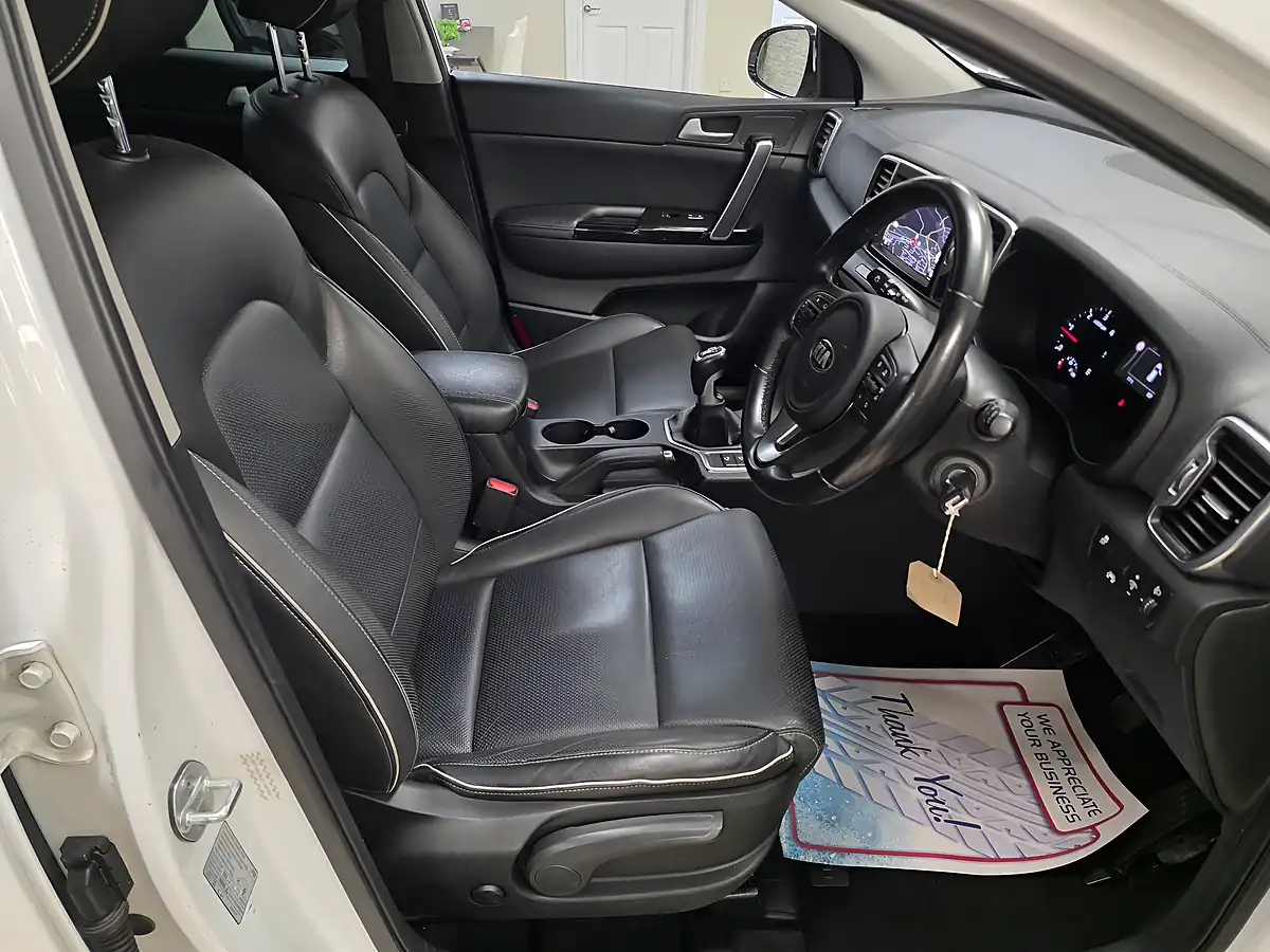 Used 2016 Kia Sportage 3 White - Interior and Exterior details 6