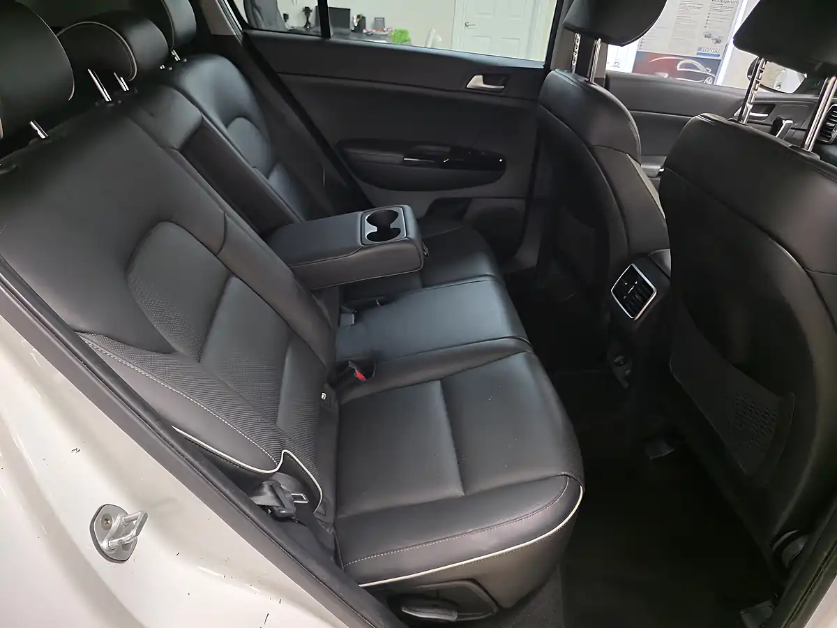 Used 2016 Kia Sportage 3 White - Interior and Exterior details 8