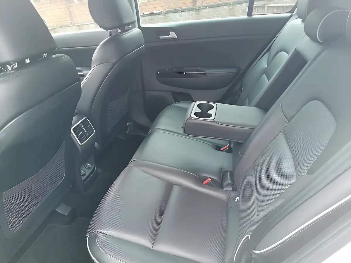 Used 2016 Kia Sportage 3 White - Interior and Exterior details 11