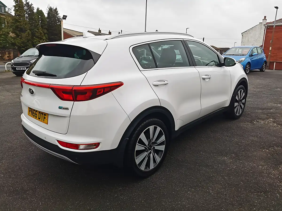 Used 2016 Kia Sportage 3 White - Interior and Exterior details 6