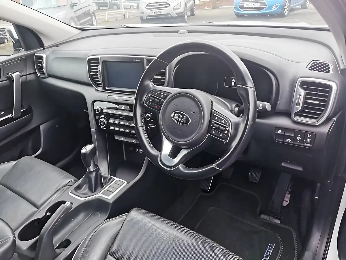 Used 2016 Kia Sportage 3 White - Interior and Exterior details 7