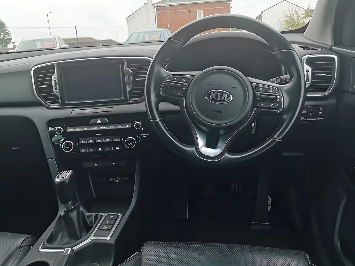 Used 2016 Kia Sportage 3 White - Interior and Exterior details 8