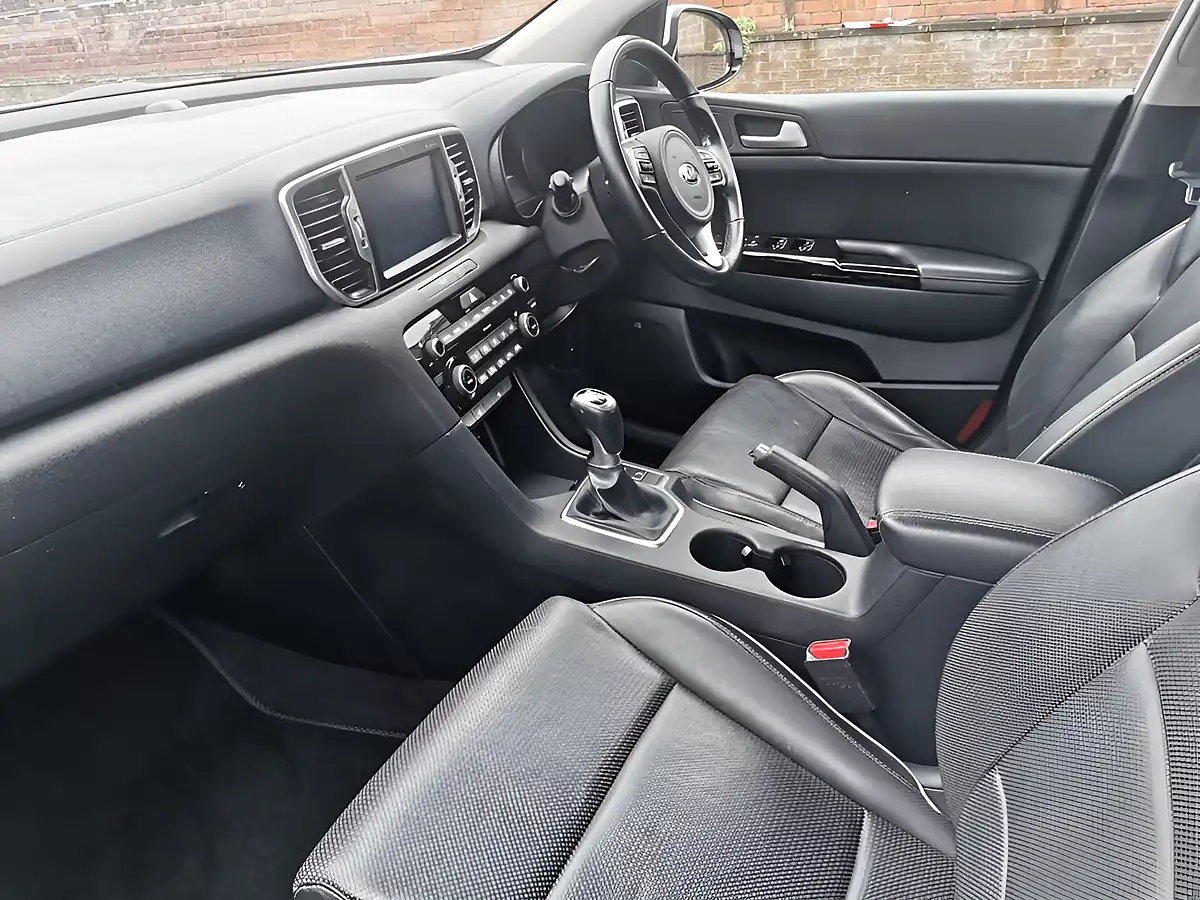 Used 2016 Kia Sportage 3 White - Interior and Exterior details 9