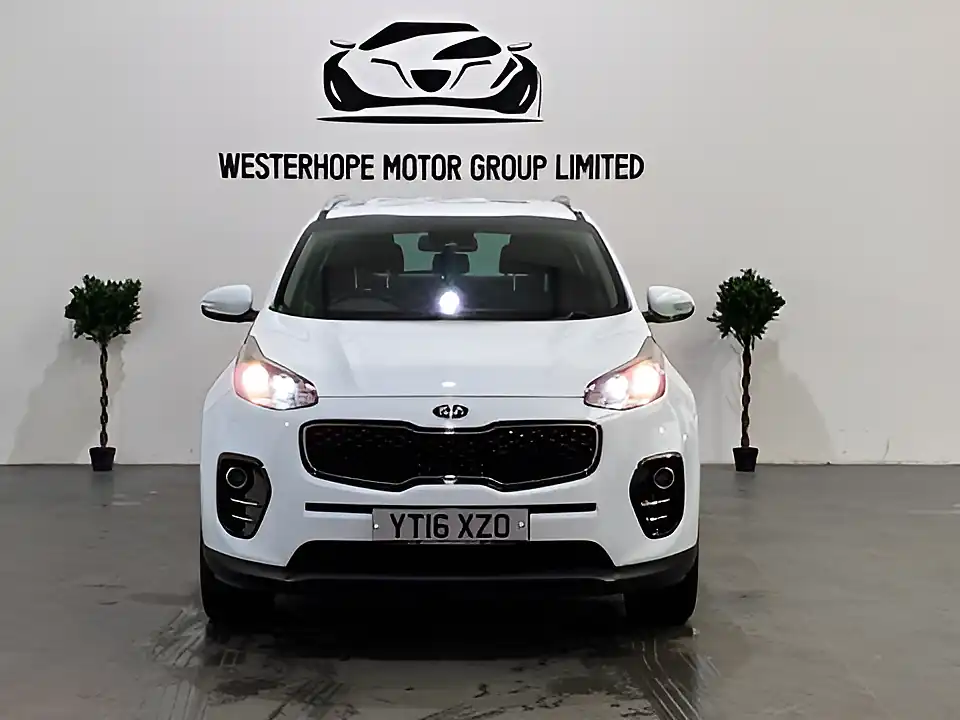 Used 2016 Kia Sportage 3 White - Interior and Exterior details 11