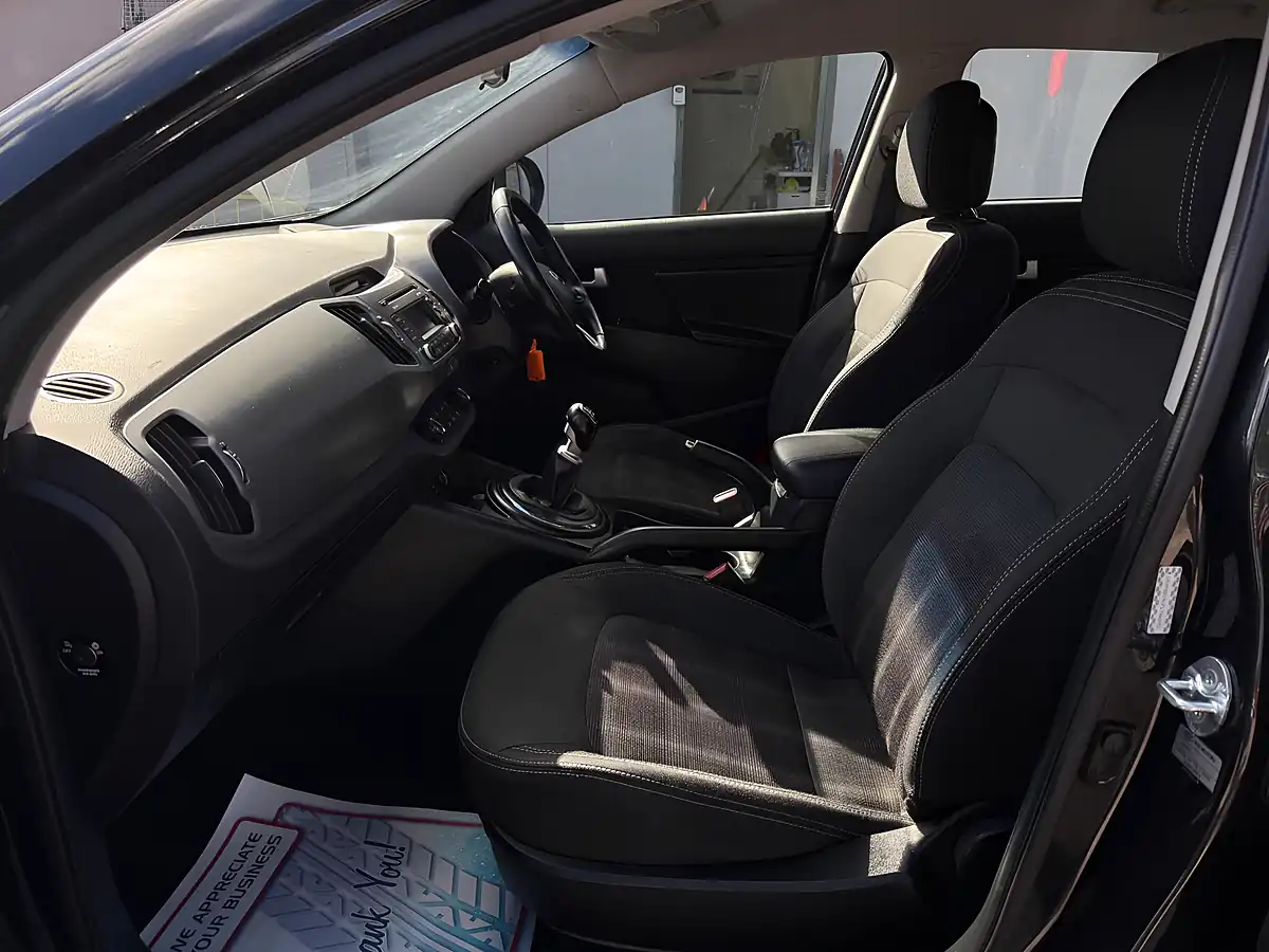 Used 2016 Kia Sportage Ecodynamics 1 2WD Euro 6 (s/S) 5dr Black - Interior and Exterior details 11