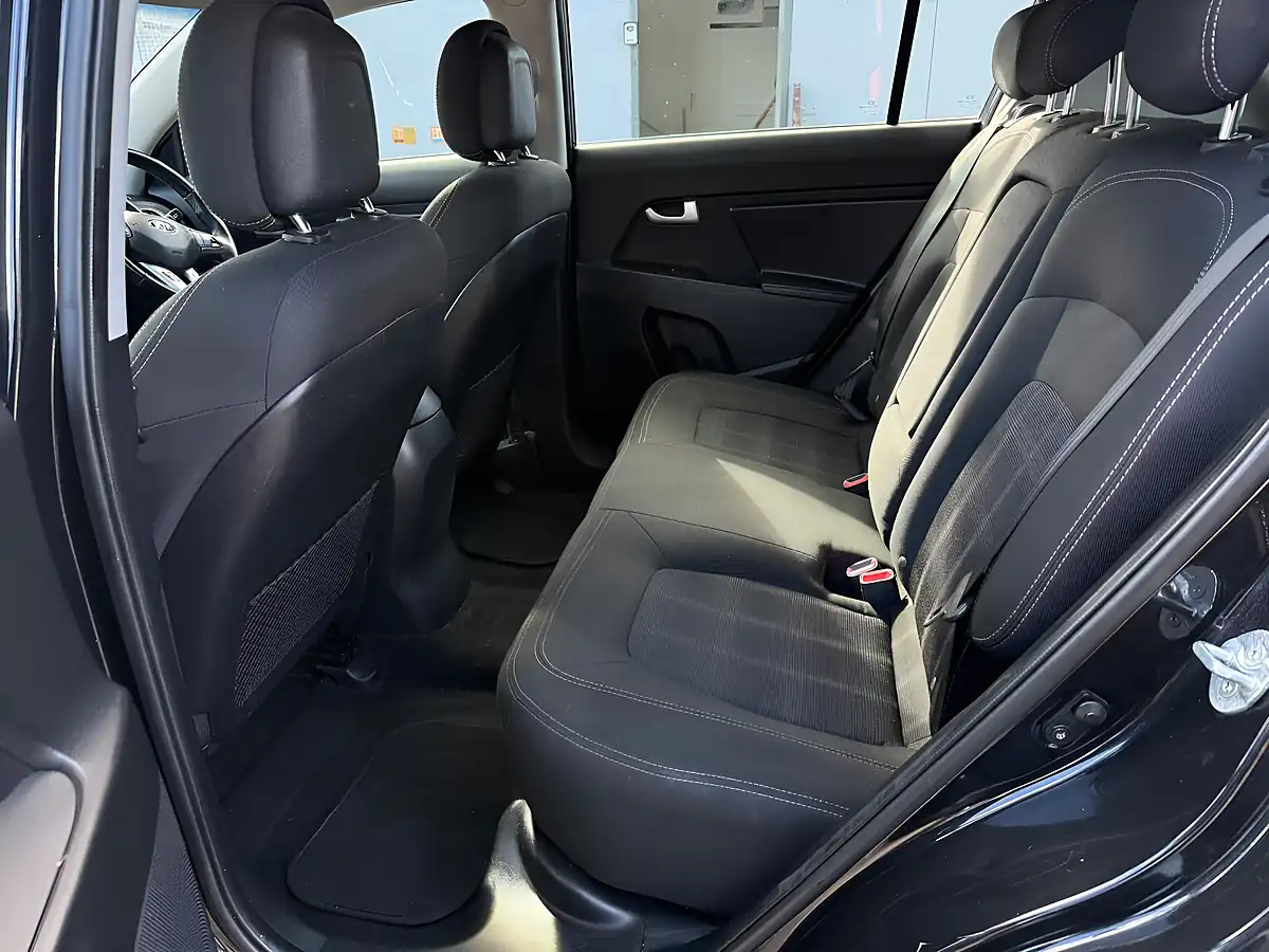Used 2016 Kia Sportage Ecodynamics 1 2WD Euro 6 (s/S) 5dr Black - Interior and Exterior details 12