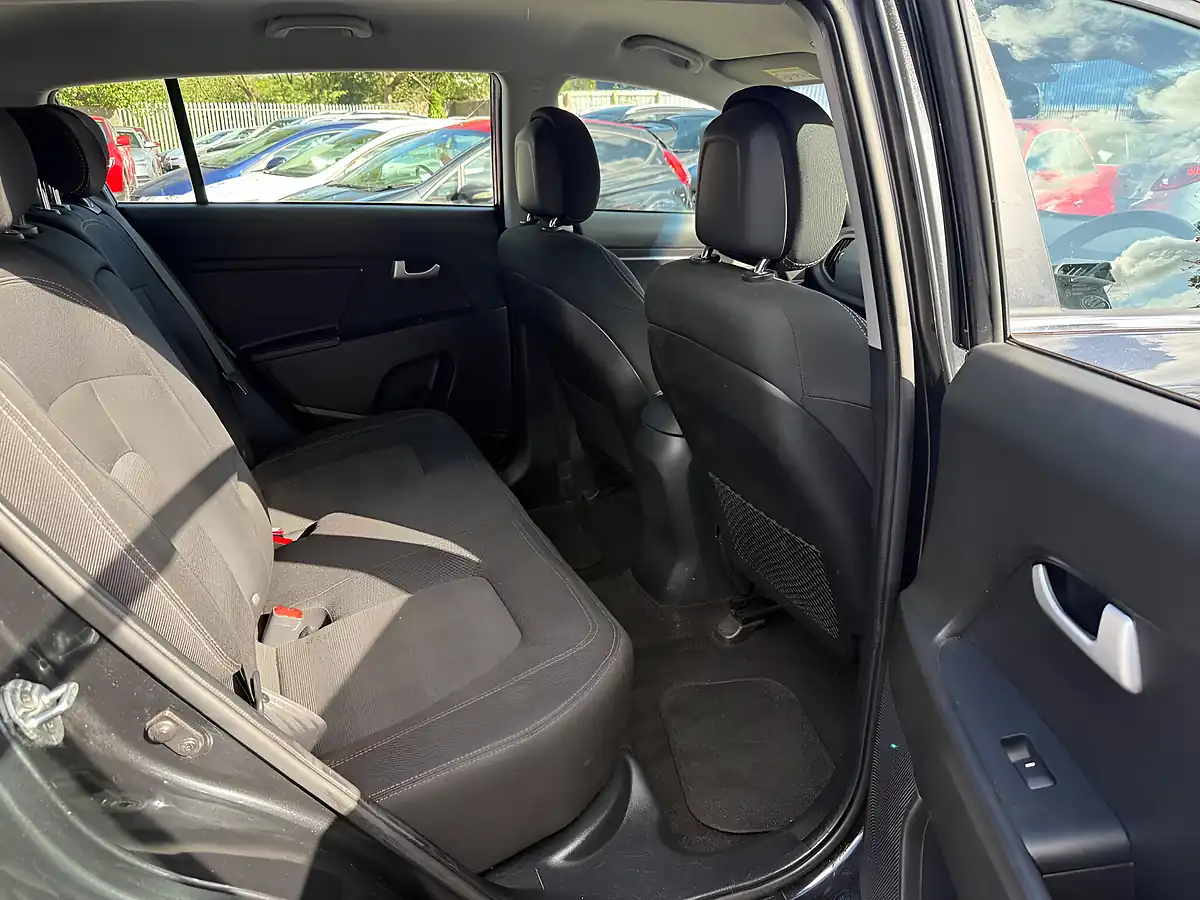 Used 2016 Kia Sportage Ecodynamics 1 2WD Euro 6 (s/S) 5dr Black - Interior and Exterior details 13