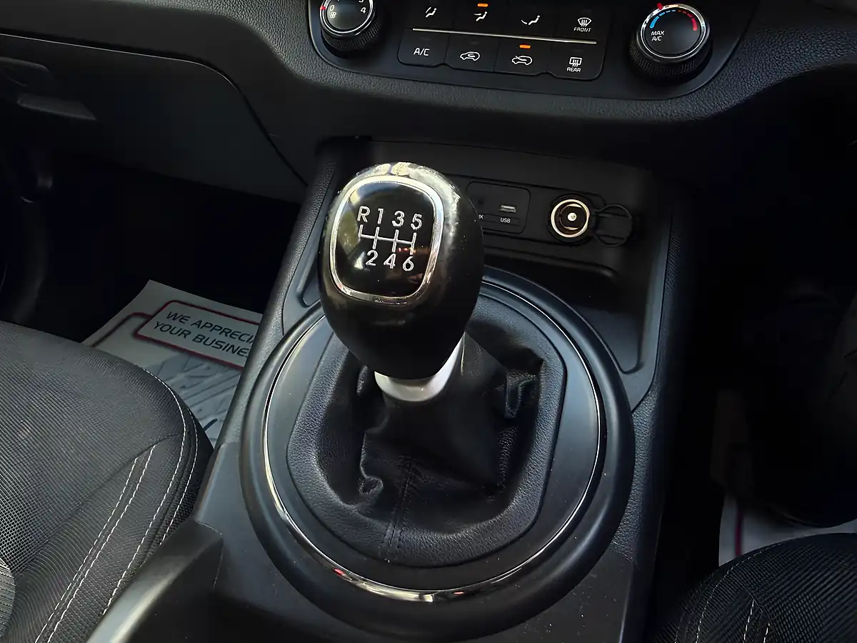 Used 2016 Kia Sportage Ecodynamics 1 2WD Euro 6 (s/S) 5dr Black - Interior and Exterior details 17