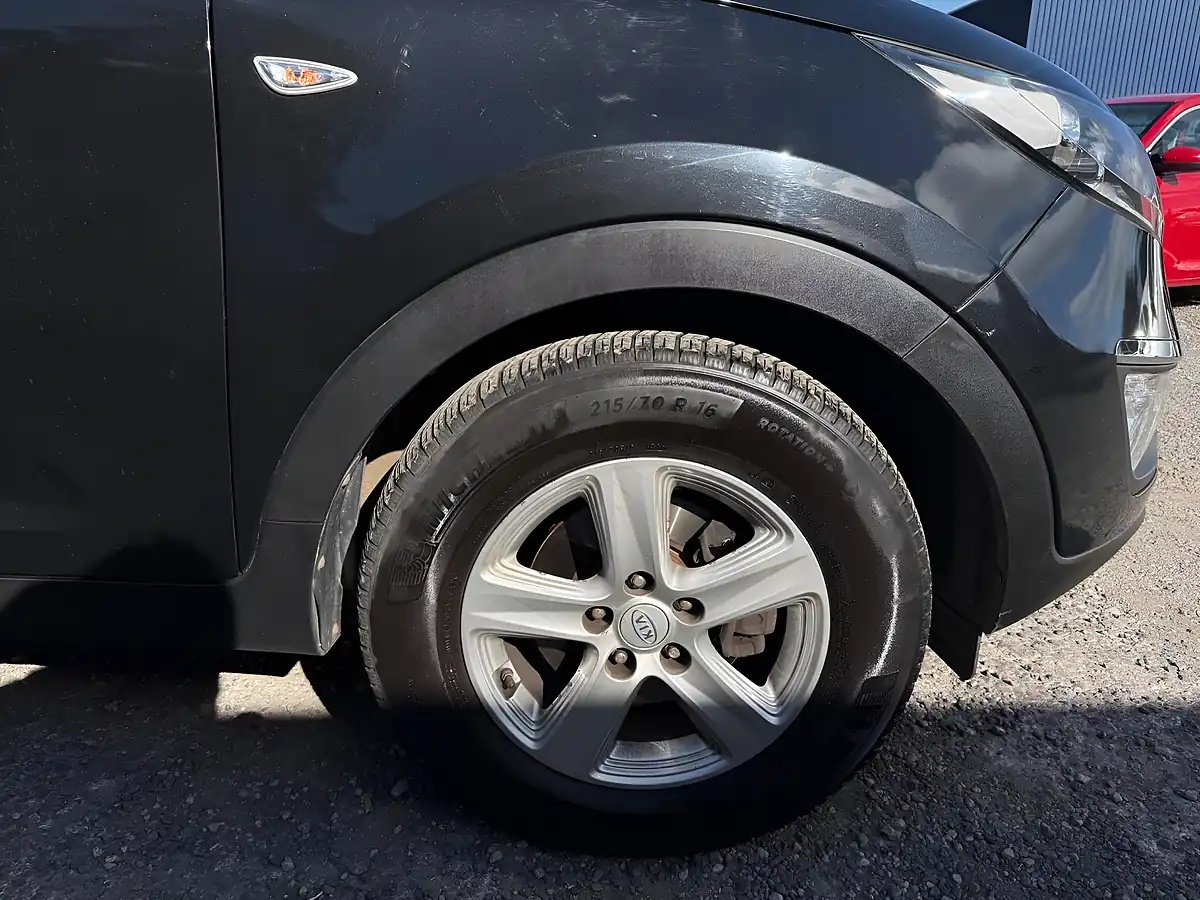 Used 2016 Kia Sportage Ecodynamics 1 2WD Euro 6 (s/S) 5dr Black - Interior and Exterior details 19
