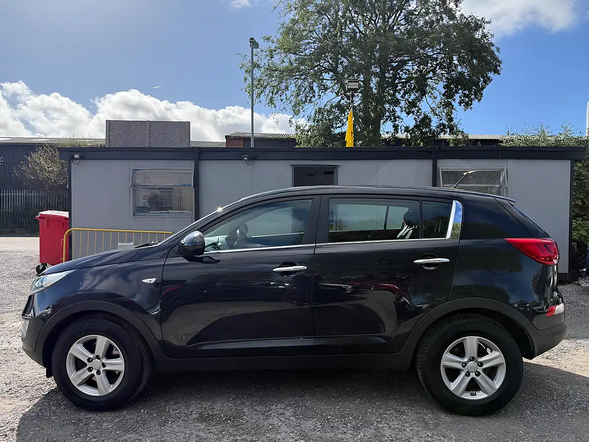 Used 2016 Kia Sportage Ecodynamics 1 2WD Euro 6 (s/S) 5dr Black - Interior and Exterior details 4