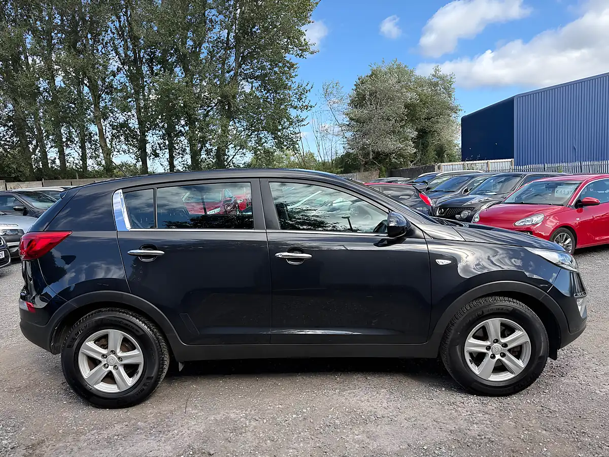Used 2016 Kia Sportage Ecodynamics 1 2WD Euro 6 (s/S) 5dr Black - Interior and Exterior details 8
