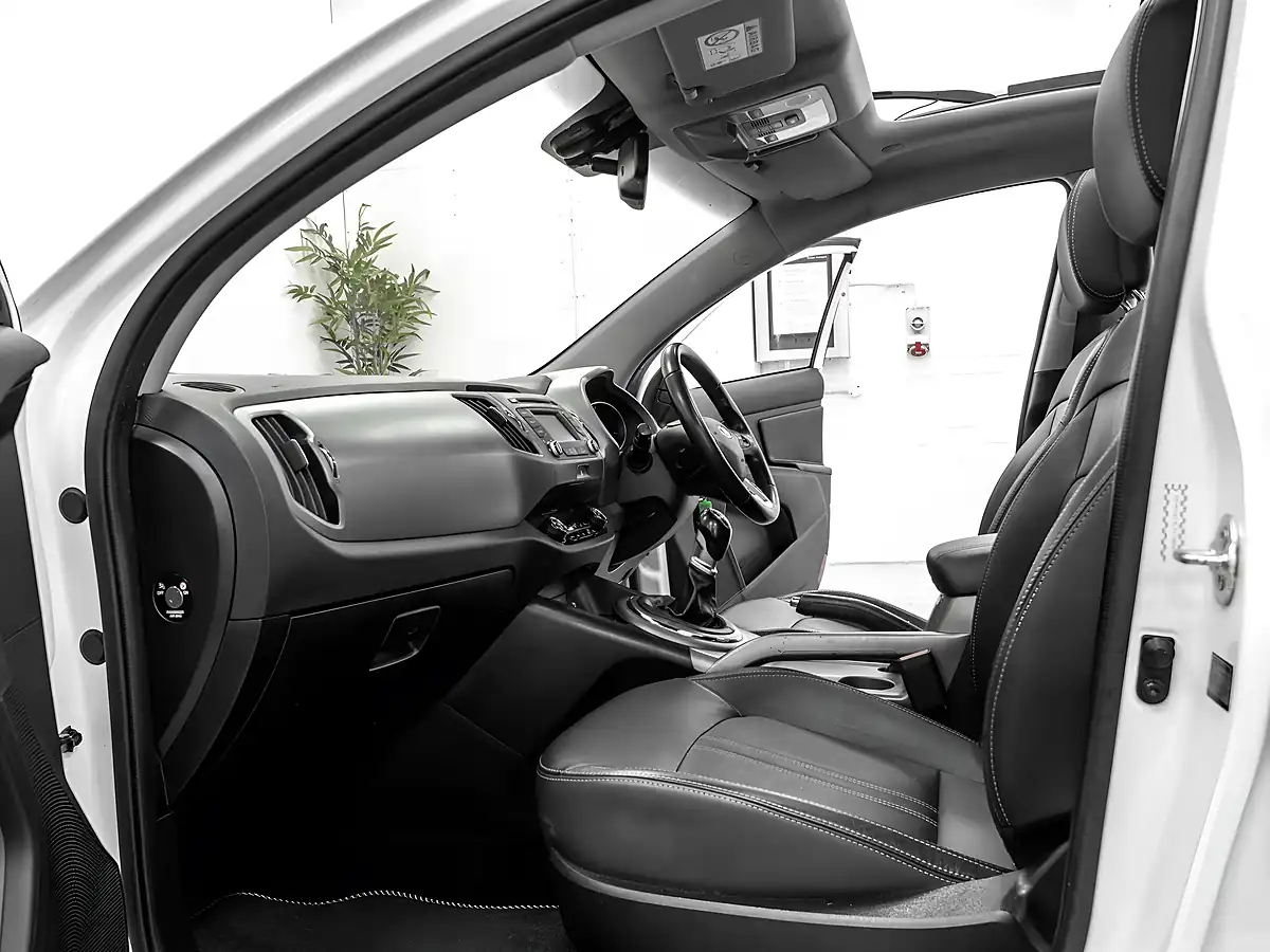 Used 2016 Kia Sportage Ecodynamics 3 White - Interior and Exterior details 15