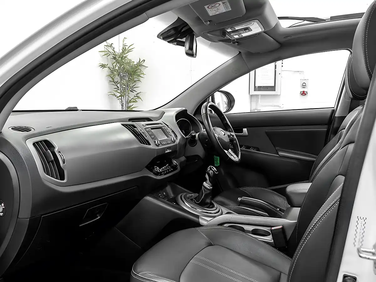 Used 2016 Kia Sportage Ecodynamics 3 White - Interior and Exterior details 18
