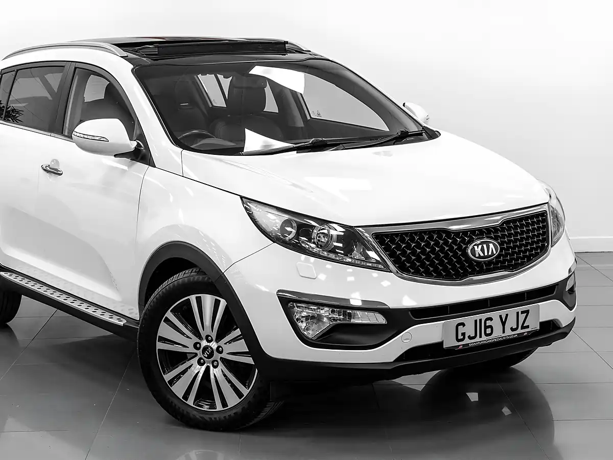 Used 2016 Kia Sportage Ecodynamics 3 White - Interior and Exterior details 8