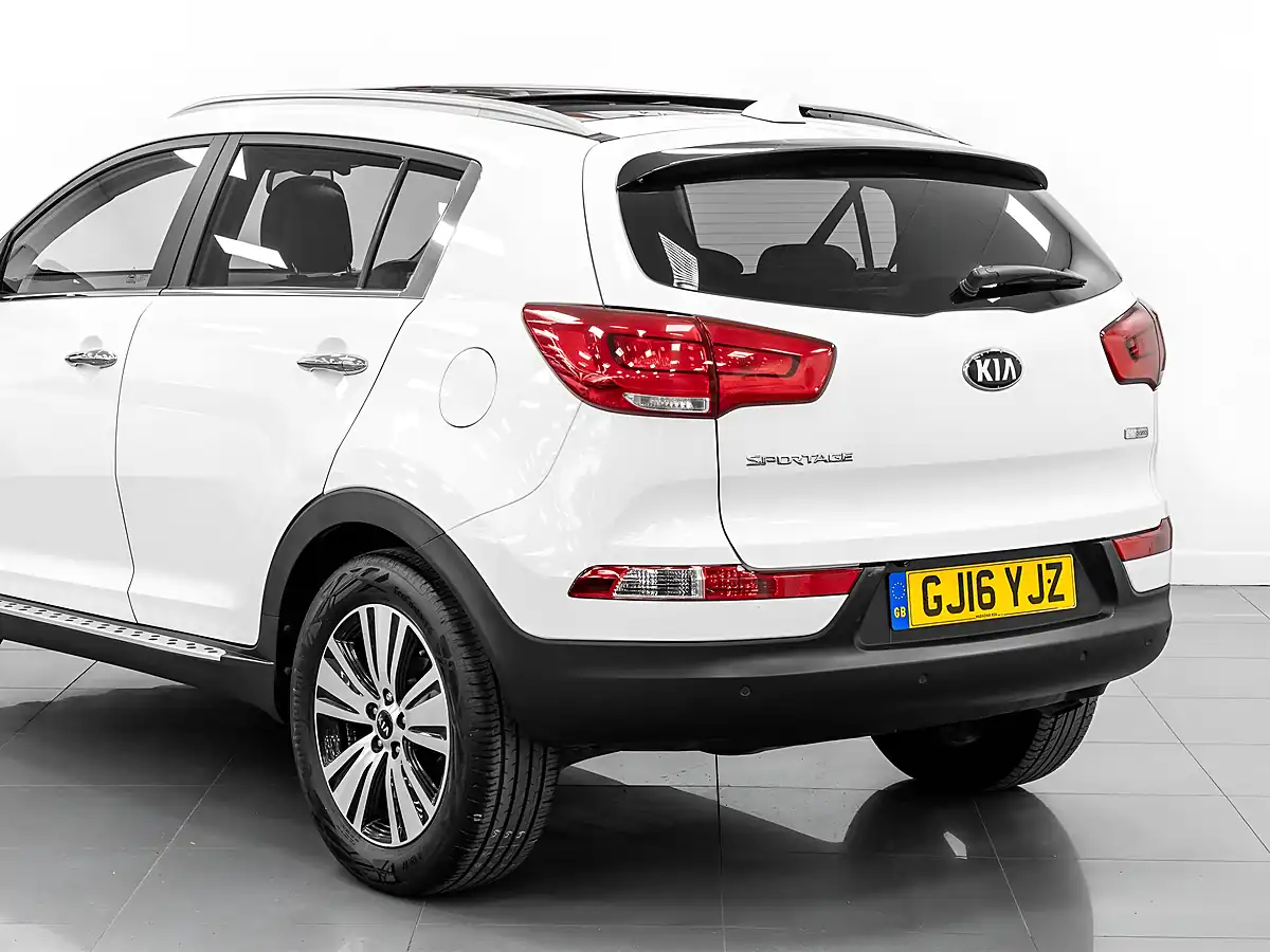Used 2016 Kia Sportage Ecodynamics 3 White - Interior and Exterior details 9