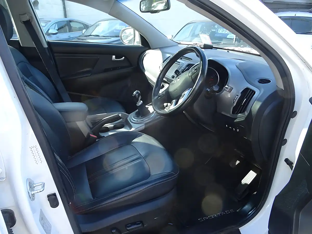 Used 2016 Kia Sportage Ecodynamics 4 White - Interior and Exterior details 14