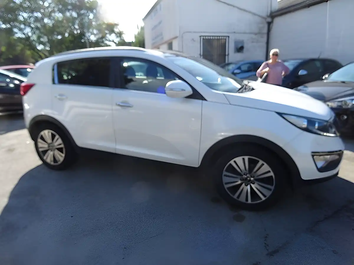 Used 2016 Kia Sportage Ecodynamics 4 White - Interior and Exterior details 4