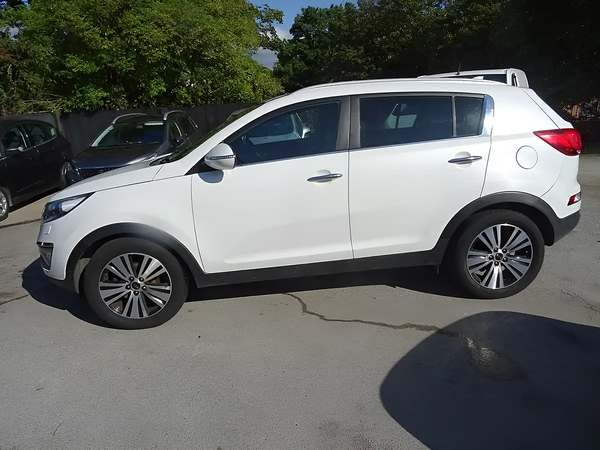 Used 2016 Kia Sportage Ecodynamics 4 White - Interior and Exterior details 7