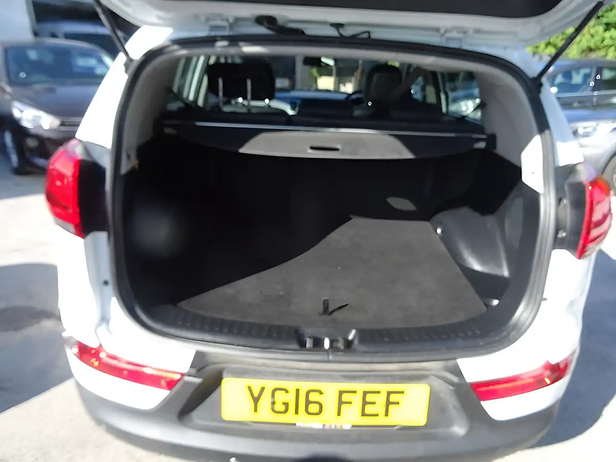 Used 2016 Kia Sportage Ecodynamics 4 White - Interior and Exterior details 8