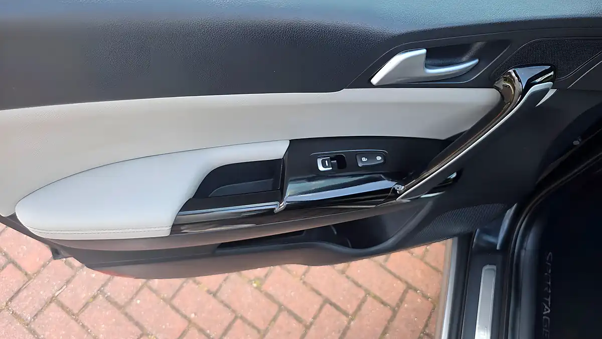 Used 2016 Kia Sportage GT-Line Black - Interior and Exterior details 16