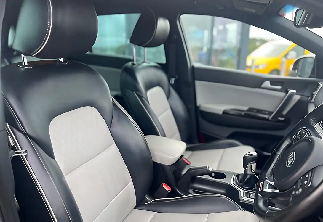 Used 2016 Kia Sportage GT-Line Silver - Interior and Exterior details 11