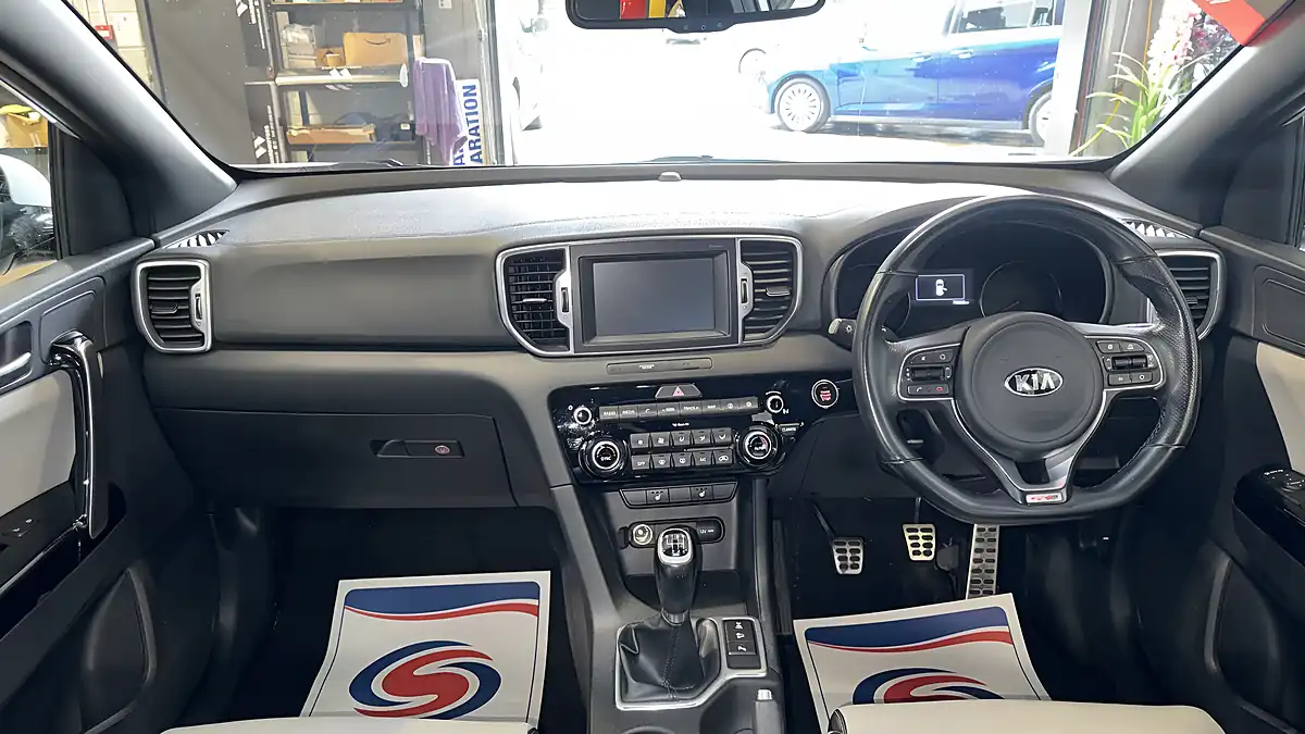 Used 2016 Kia Sportage GT-Line White - Interior and Exterior details 10