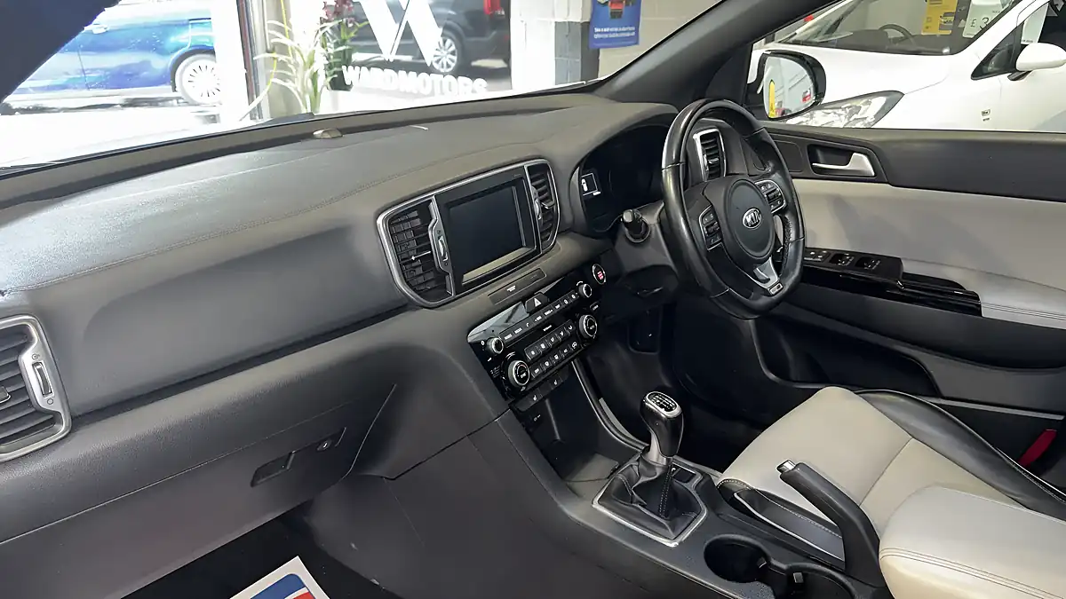 Used 2016 Kia Sportage GT-Line White - Interior and Exterior details 11