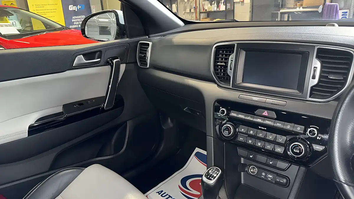 Used 2016 Kia Sportage GT-Line White - Interior and Exterior details 12