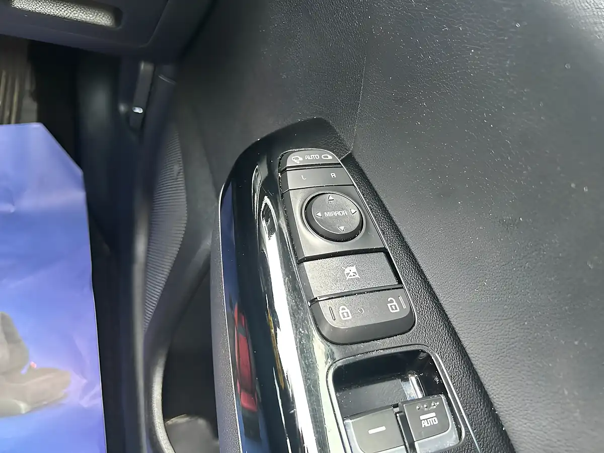 Used 2016 Kia Sportage KX-3 Silver - Interior and Exterior details 17