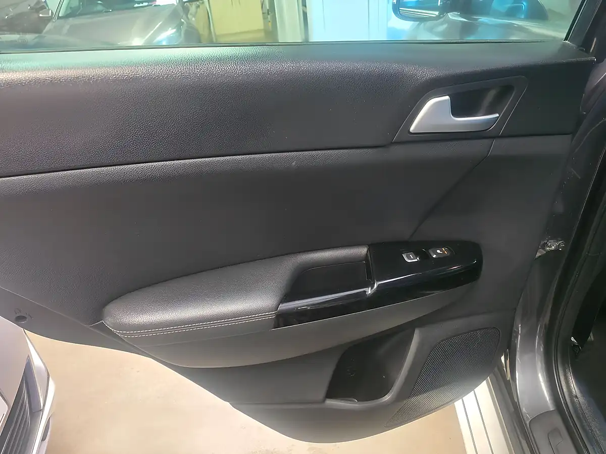 Used 2016 Kia Sportage KX-3 Silver - Interior and Exterior details 15
