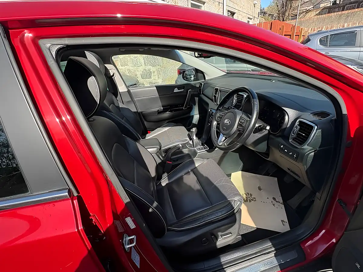 Used 2016 Kia Sportage KX-4 Red - Interior and Exterior details 9