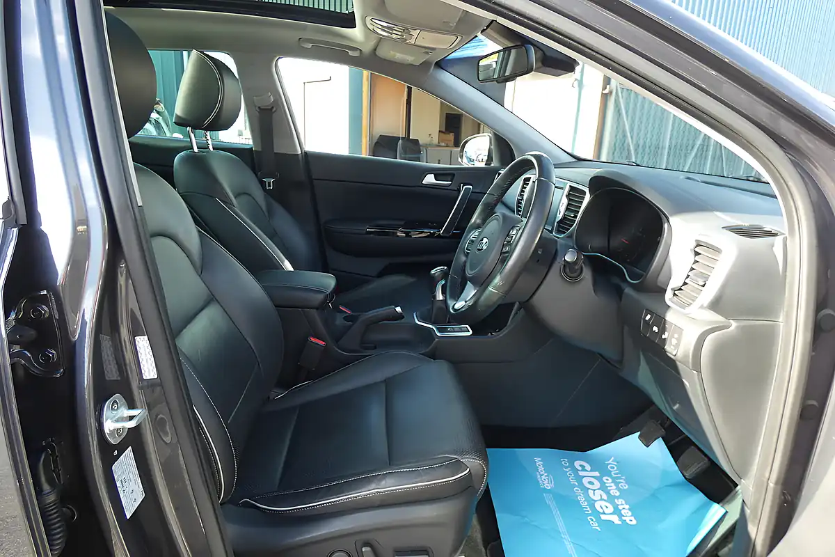 Used 2016 Kia Sportage KX-4 Silver - Interior and Exterior details 11