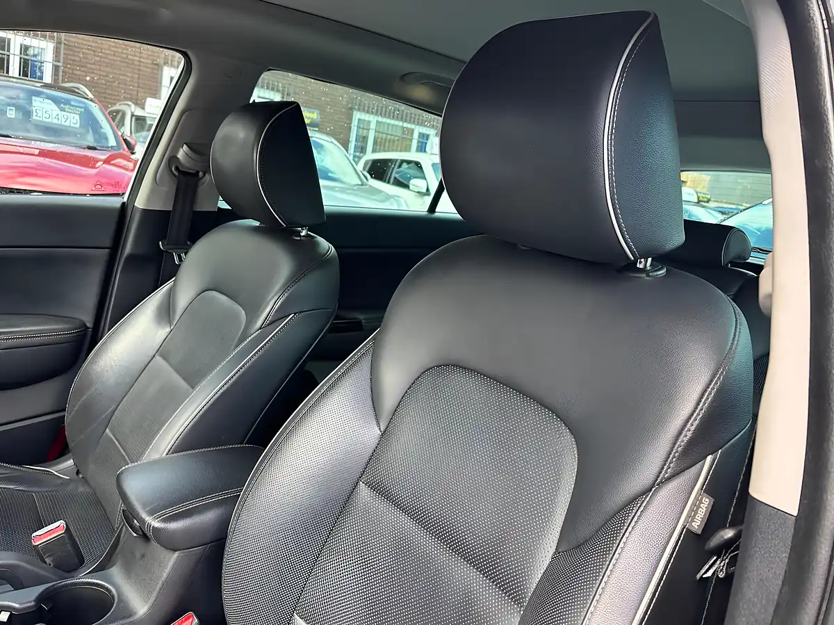 Used 2016 Kia Sportage KX-4 White - Interior and Exterior details 12