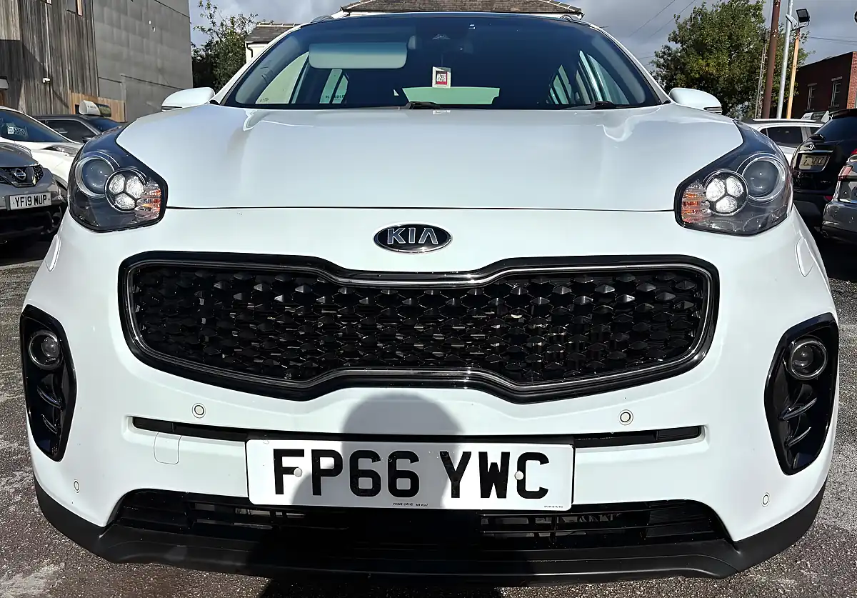 Used 2016 Kia Sportage KX-4 White - Interior and Exterior details 4
