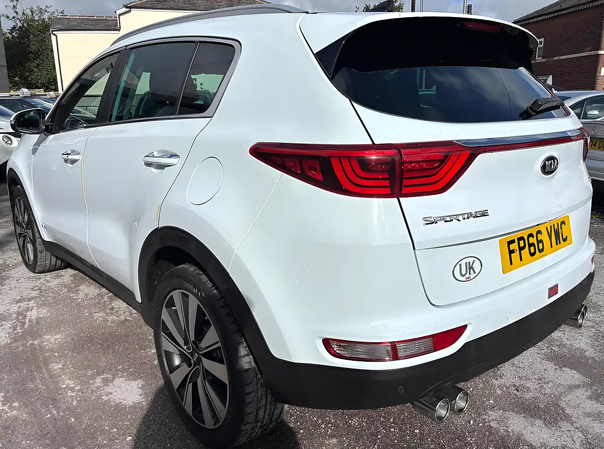Used 2016 Kia Sportage KX-4 White - Interior and Exterior details 9