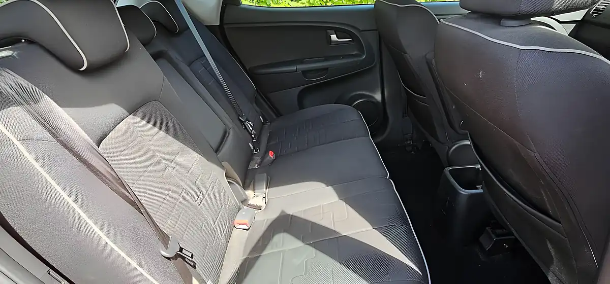 Used 2016 Kia Venga 2 Red - Interior and Exterior details 15