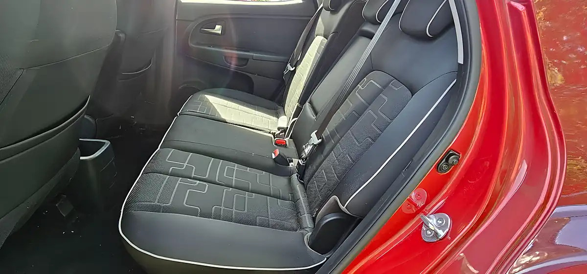 Used 2016 Kia Venga 2 Red - Interior and Exterior details 17
