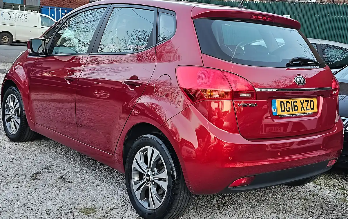 Used 2016 Kia Venga 2 Red - Interior and Exterior details 4