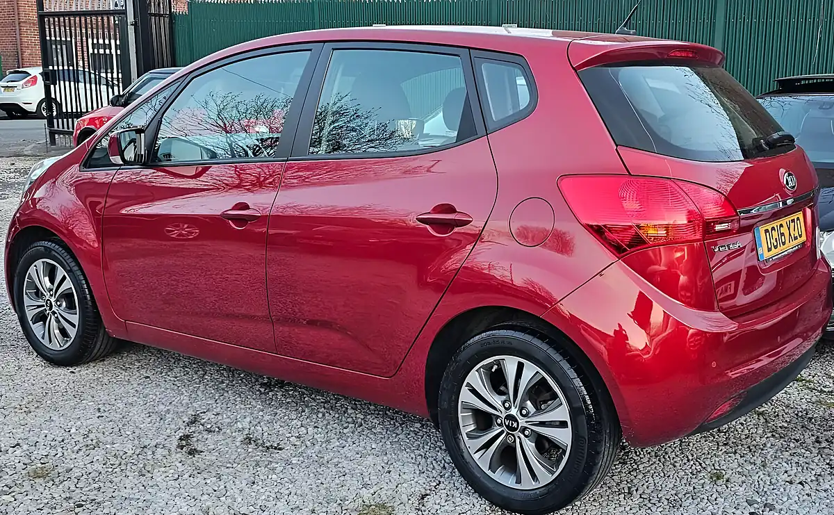 Used 2016 Kia Venga 2 Red - Interior and Exterior details 5