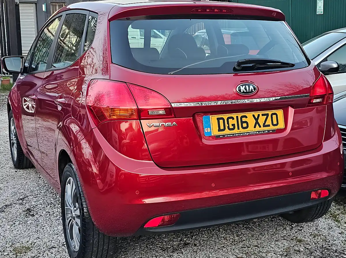 Used 2016 Kia Venga 2 Red - Interior and Exterior details 6