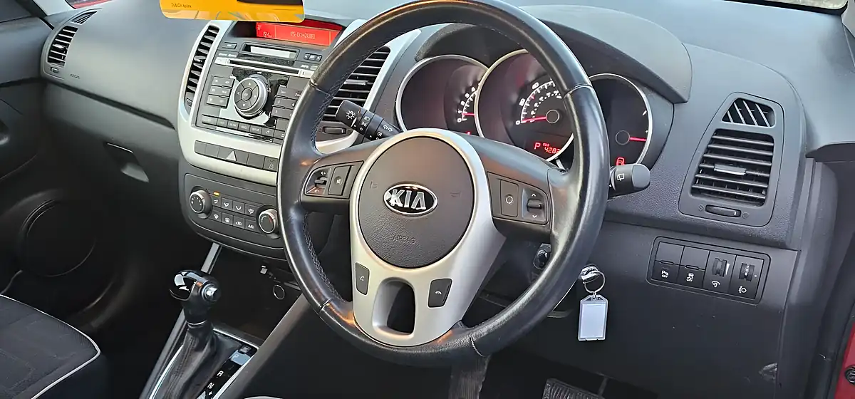 Used 2016 Kia Venga 2 Red - Interior and Exterior details 7