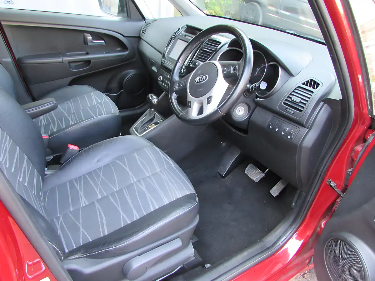 Used 2016 Kia Venga 3 Red - Interior and Exterior details 2