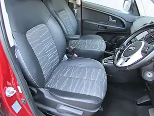 Used 2016 Kia Venga 3 Red - Interior and Exterior details 3